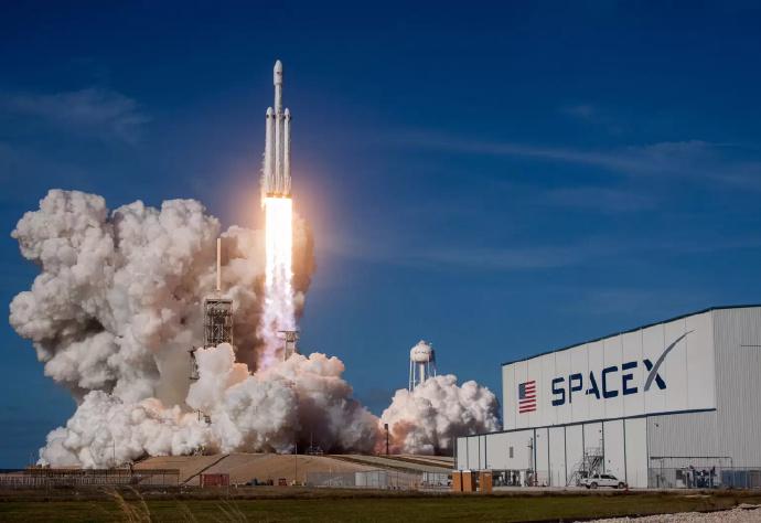 SpaceX再拿16亿美元大单！猎鹰9号成美军“专属快递员”，太空战备加速⛰️ 