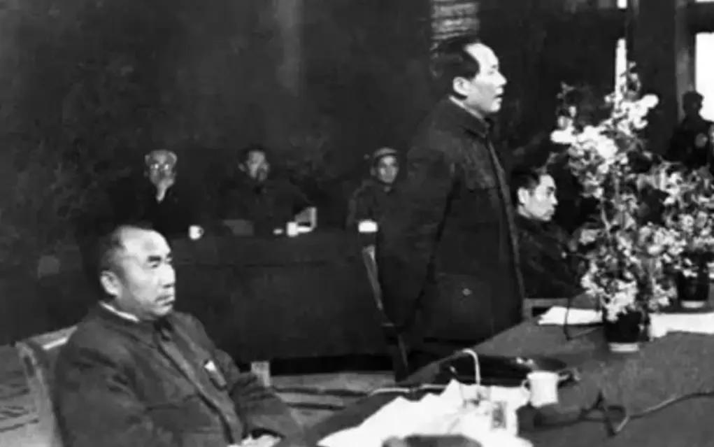 粟裕包围胡琏主力时，毛主席却急电：快撤！这是陷阱！粟裕恍然大悟！






1