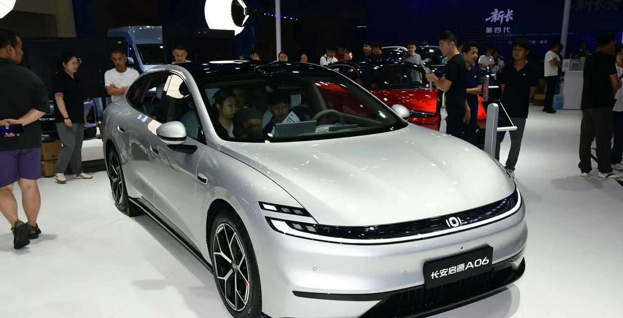 13万买激光雷达+800V的B+，这才是爆款屠夫长安启源A06用极致性价比改写了