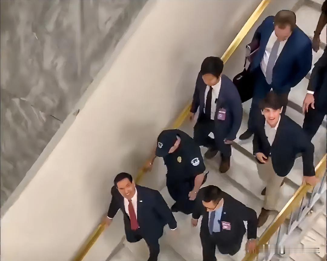 美国国务卿鲁比奥在国会大厦内遭到了抗议者的当面痛斥，抗议者一路尾随卢比奥穿行于众