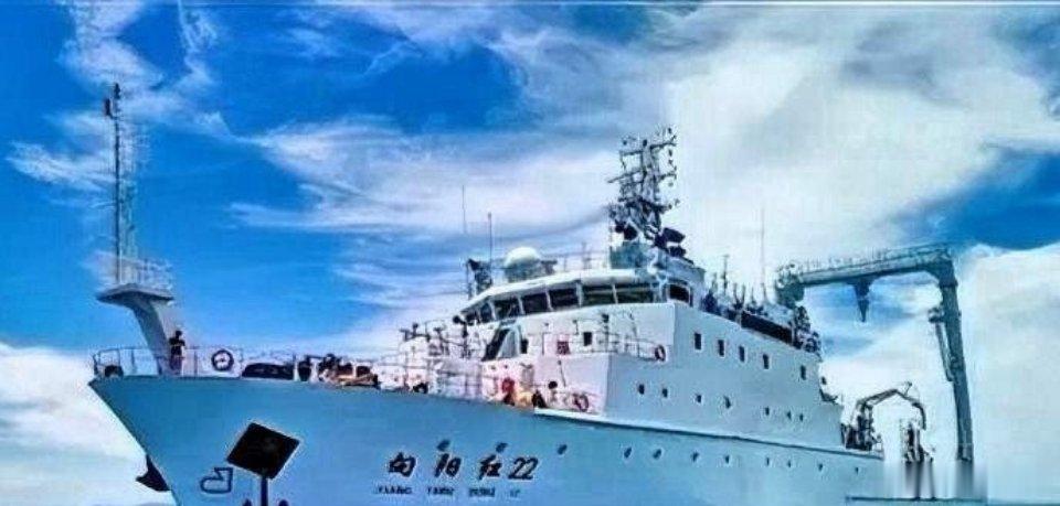 台湾海巡“兰屿舰”6月18日深夜11点多在台岛东部海域对大陆“向阳红22”科考船
