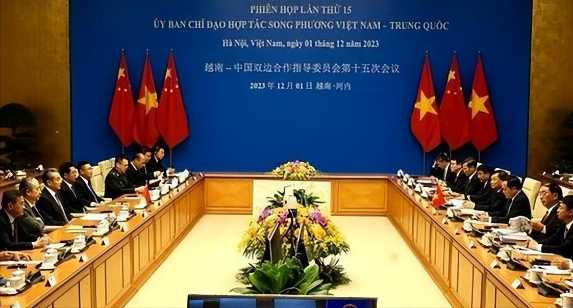 为何中国宁愿把电力输向越南，让越南夜晚灯火辉煌，却对朝鲜几乎绝不供电？要想明白这