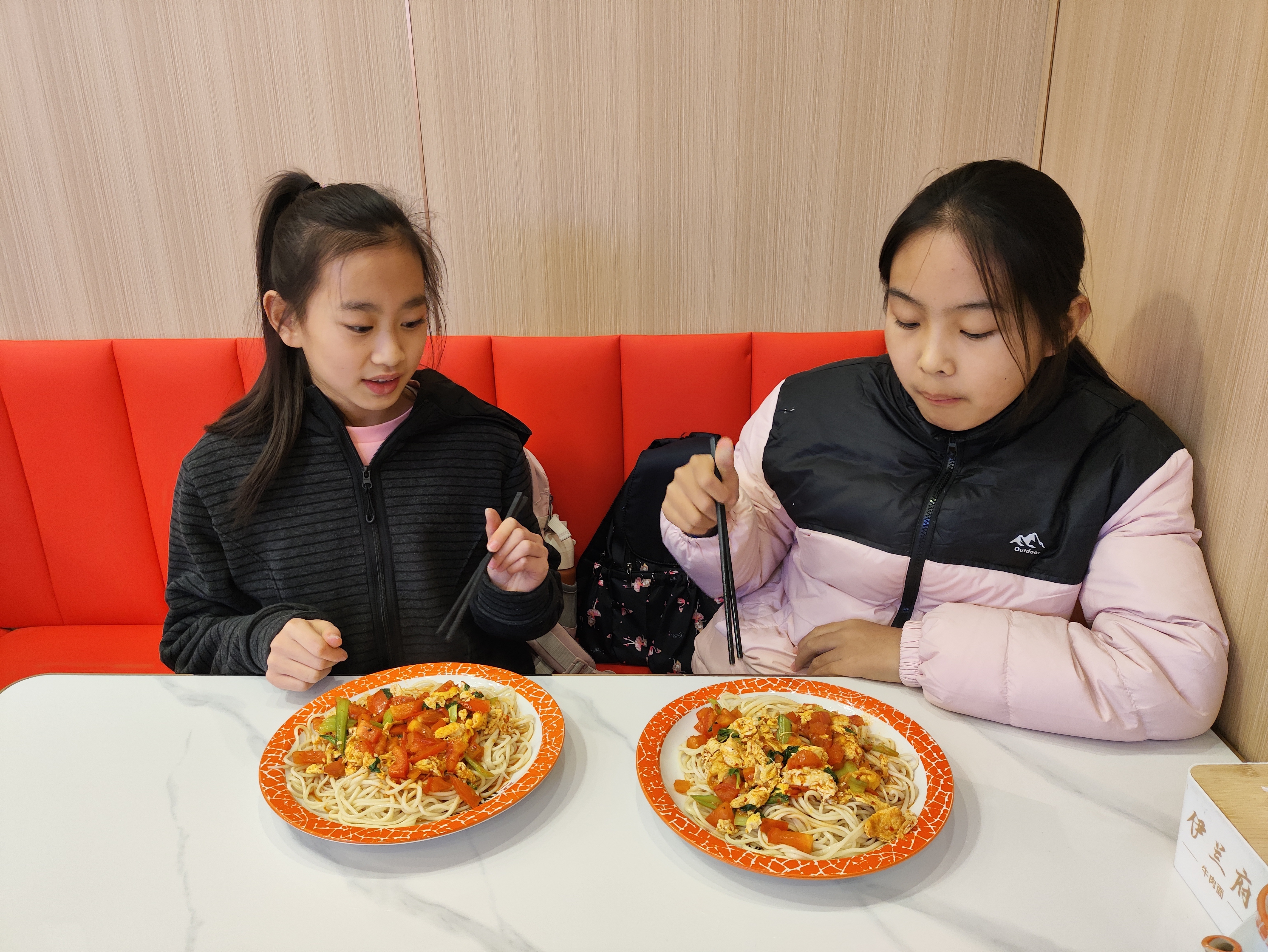 好好吃饭，对吧，只要肯吃，老人说能吃是福