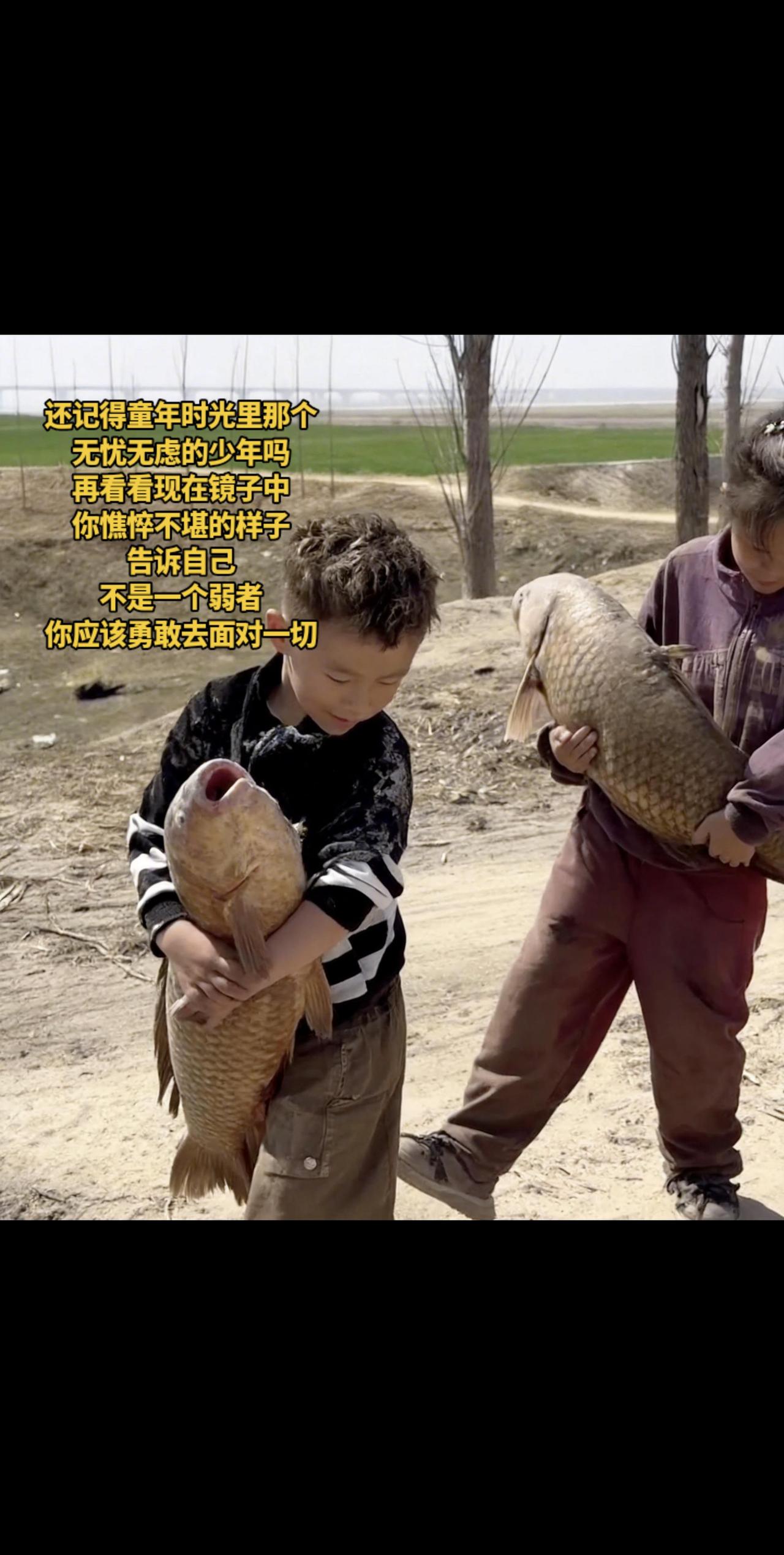 还记得童年时光里曾经的自己吗？人要向前看，偶尔回头看，不要遇到挫折就一蹶不振的样