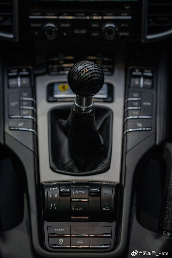 广州店经常出现一些奇奇怪怪的东西比如这台 2014年的 手动V6卡宴 汽车汽车推