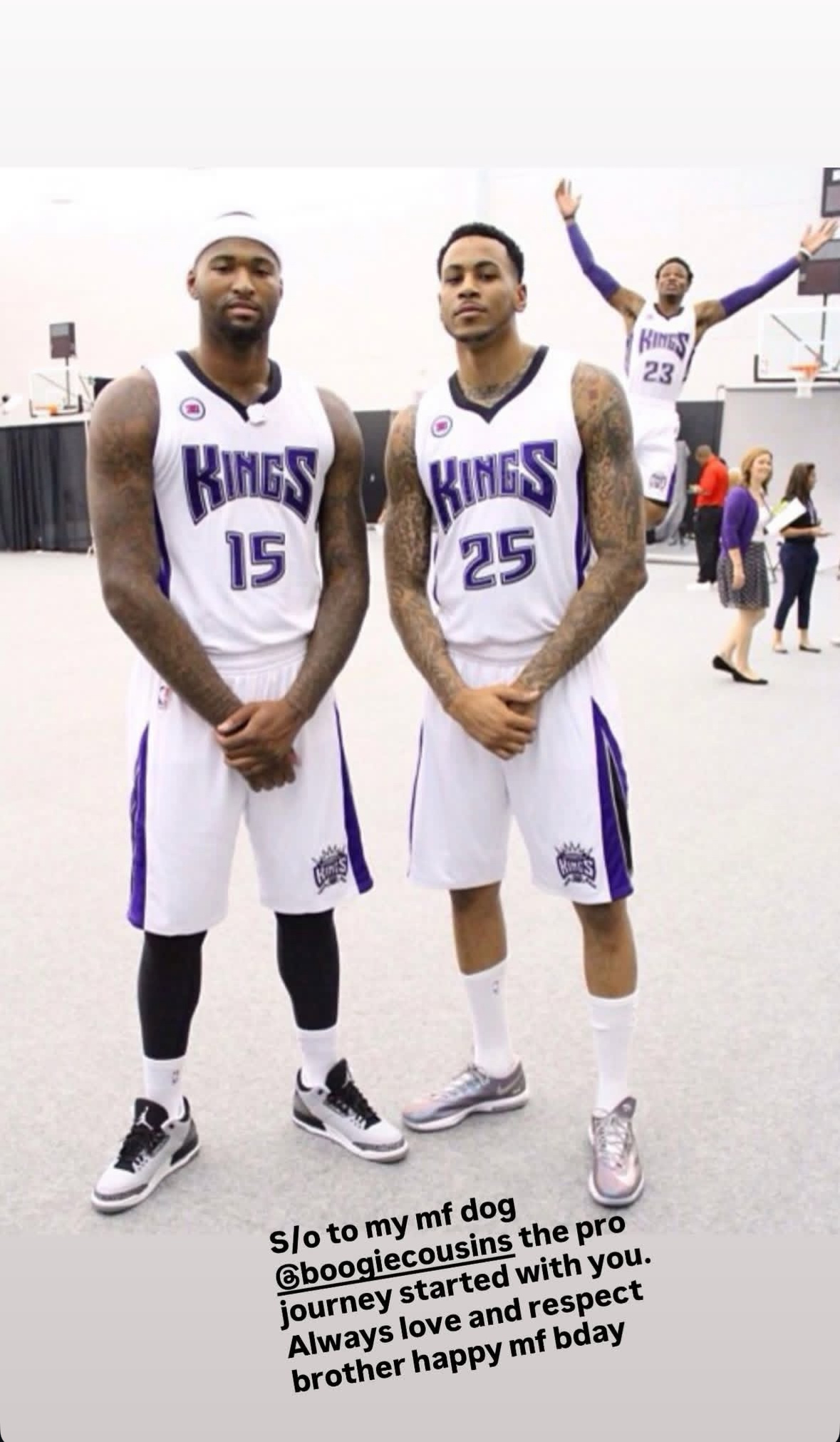 大莫更新ins story 晒出大莫刚进NBA时和考辛斯的合影祝考辛斯生日快乐 