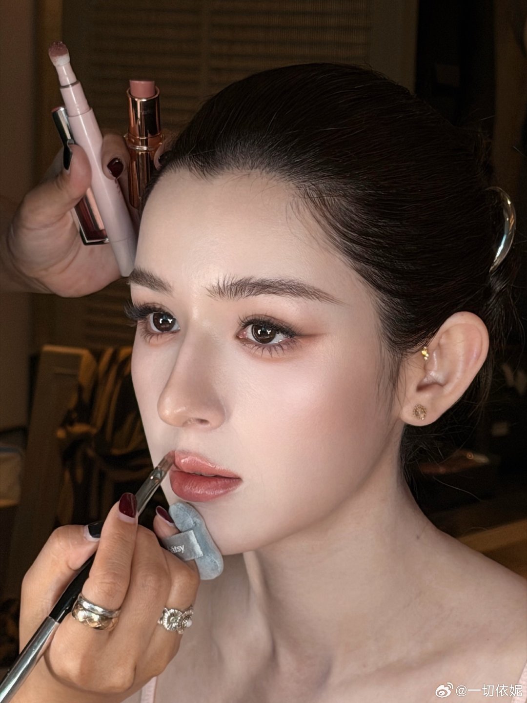 哈妮克孜 短发哈妮克孜首条语音微博谁被哈妮克孜新造型帅到了！利落短发又酷又飒，妥