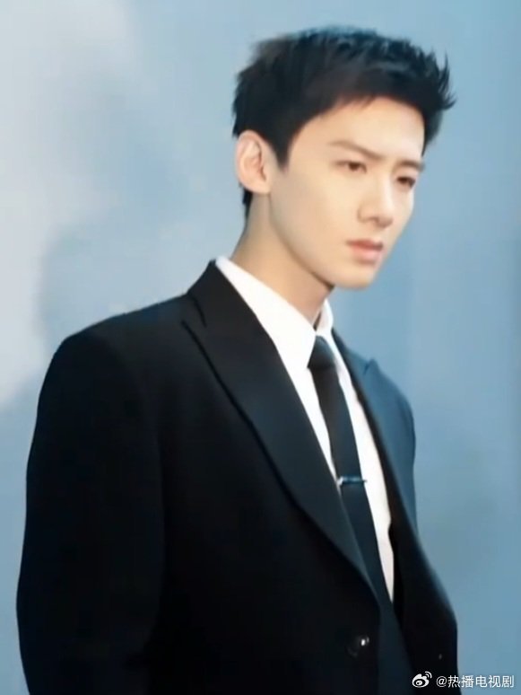白敬亭[超话]白敬亭 老公回家和出门的区别白敬亭演桑延时：你说我这是什么命啊，一