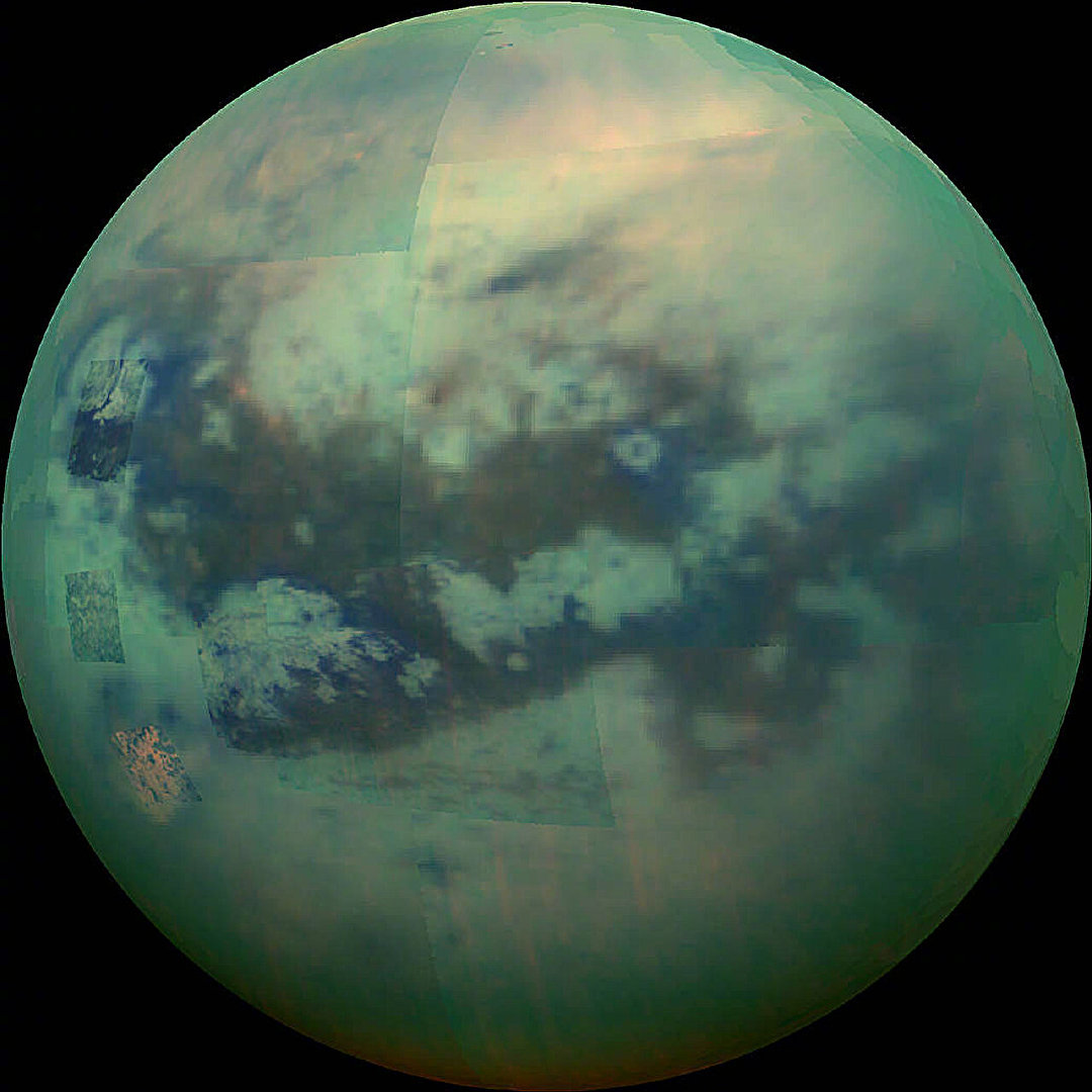 土卫六泰坦和冥王星，一个绕着土星转，一个漂在太阳系边缘，相隔超过40亿公里。泰坦