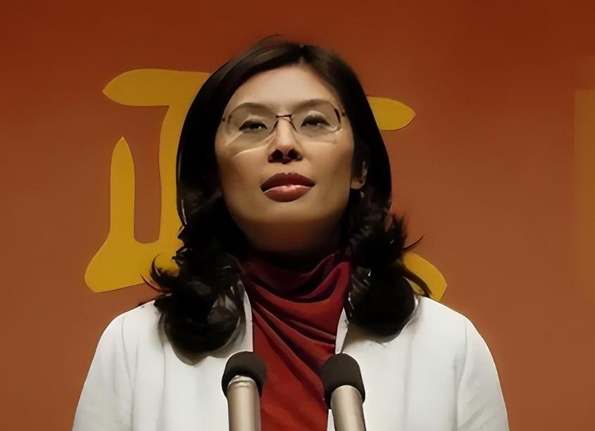 郑丽文还是暴露了！！！



郑丽文这事不简单
见日本政客不像临时起意
更像是有