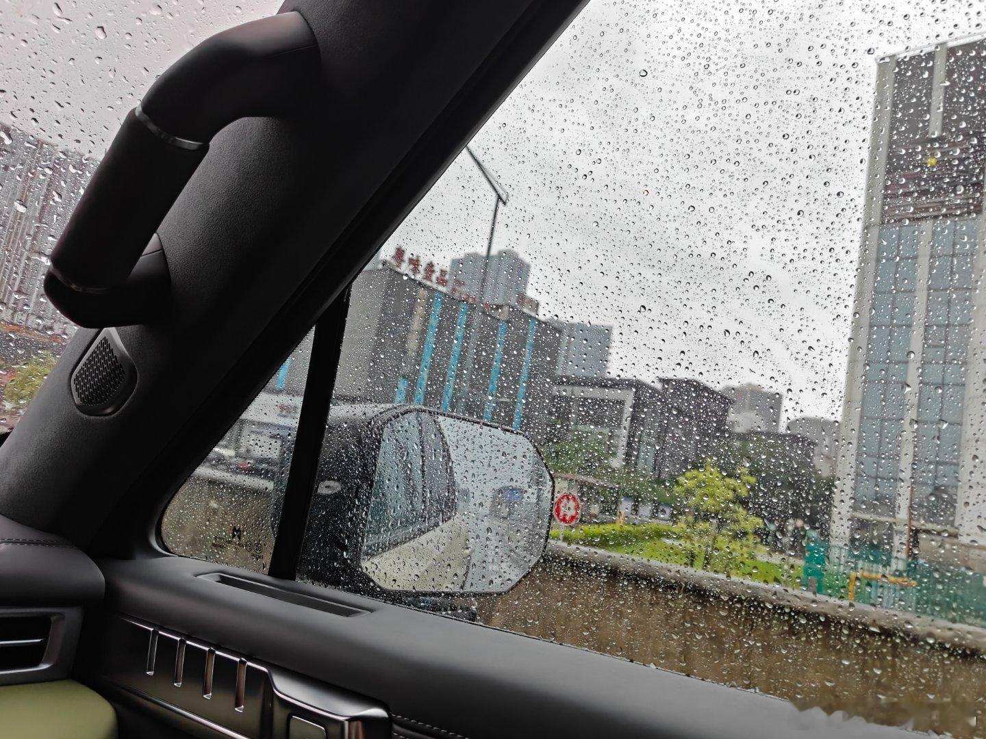 长这么大，这个沙德尔的路径是最奇怪的了……海南岛遭受了一个从大陆吹来的台风[黑线