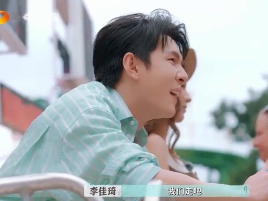 李佳琦又菜又爱玩巴黎合伙人玩高空项目，嘉琦真的又菜又爱玩，嘴上说着不要不要，但身