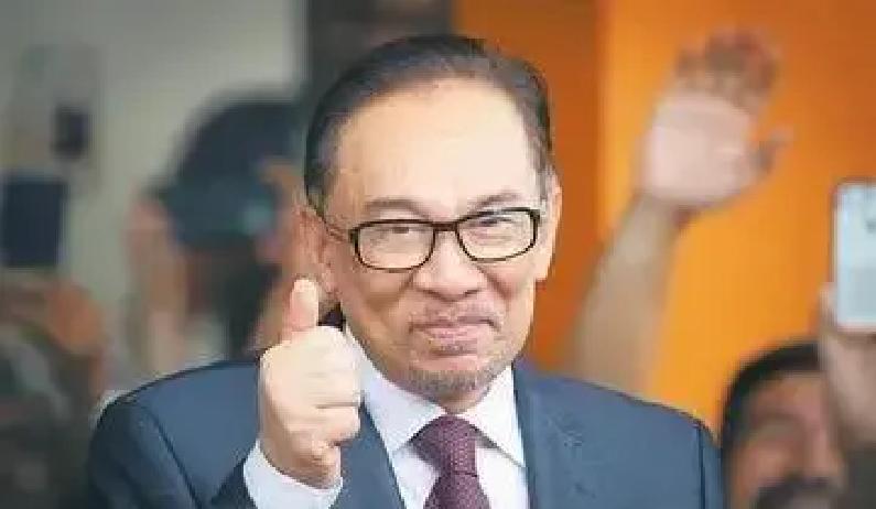 东南亚国家不再一味忍让！
7月2日，马来西亚总理安瓦尔在吉隆坡公开划出红线，强调