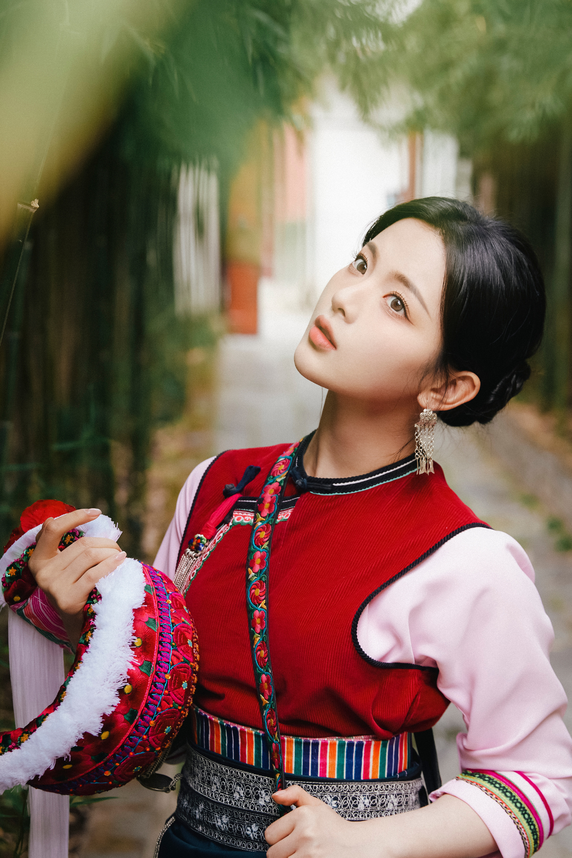 杨超越 ycy杨超越郑雨 ycy杨超越今天是太阳雨“秋风寄托思念，枫叶里藏了你的
