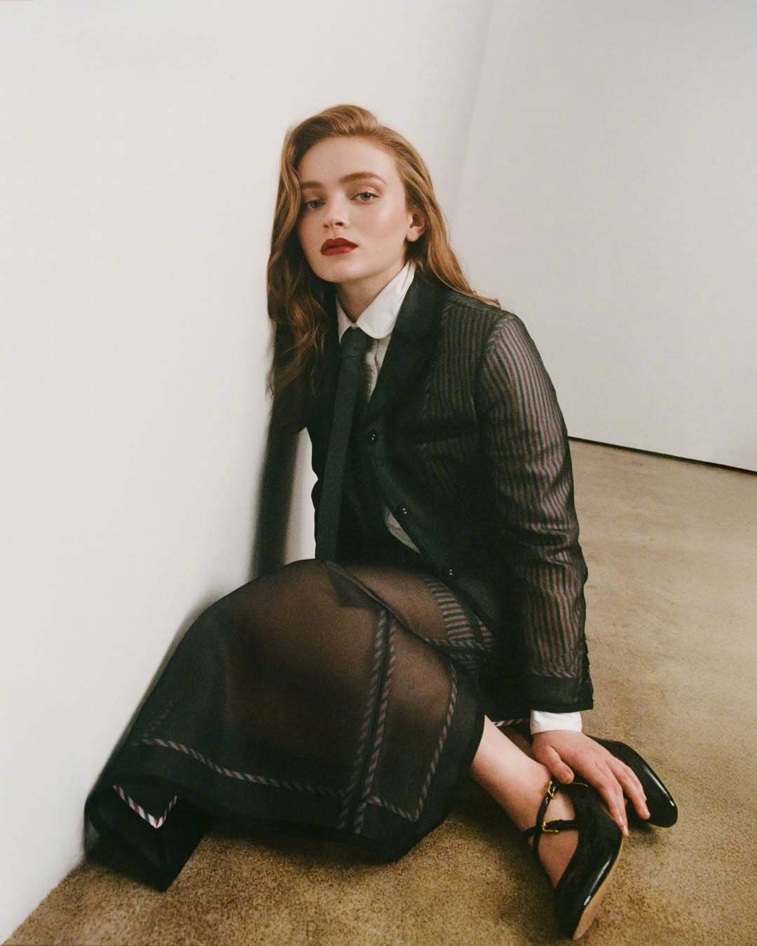 萨迪·辛克，《InStyle》写真新图 怪奇物语5第6集 “逃离卡马佐兹”，将重