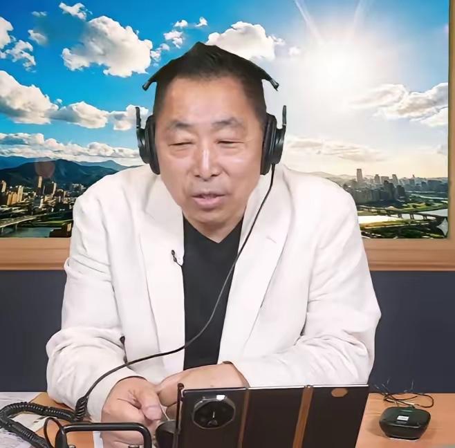 7月6日，台湾时事评论员唐湘龙说：美国每年进口超过5亿美元的烟花，其中95%来自