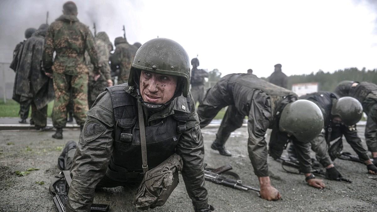 俄军加大攻击力度对乌克兰经济造成了多维度冲击，主要体现在基础设施瘫痪，产业链断裂