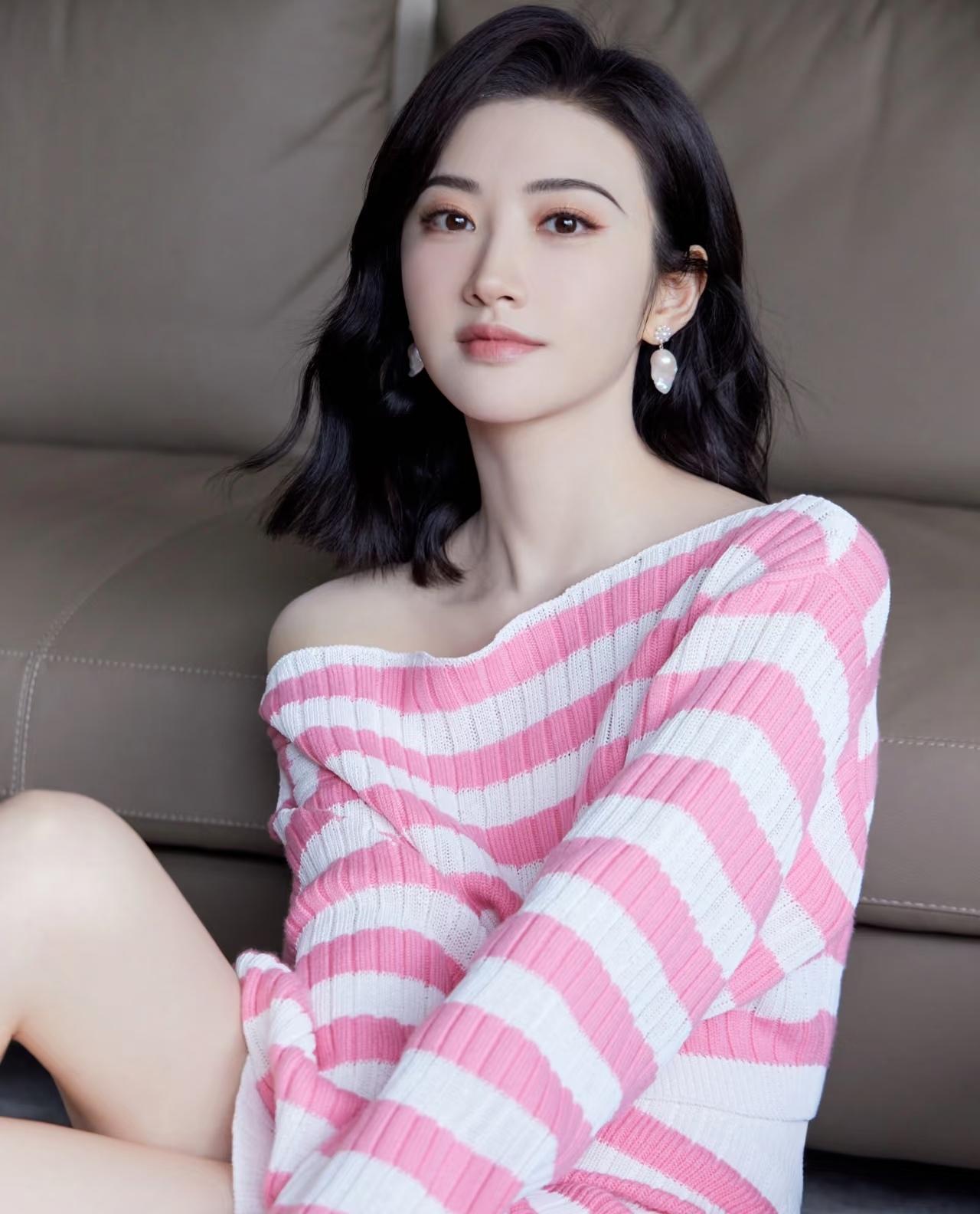 终于搞明白了，
为什么景甜会和孙宇晨在一起？
不是因为他有钱，也不是因为她是他的