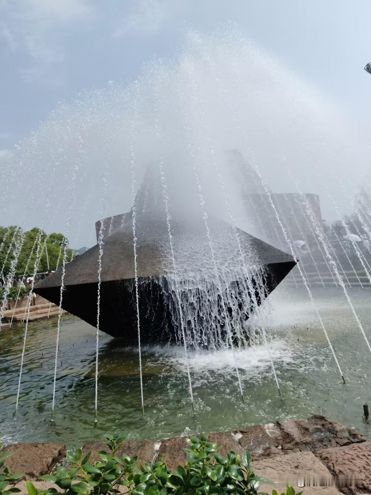 分享今日的人生感悟聪明人往往是不会借钱给别人的。凡是来找你借钱的90%的情况都是