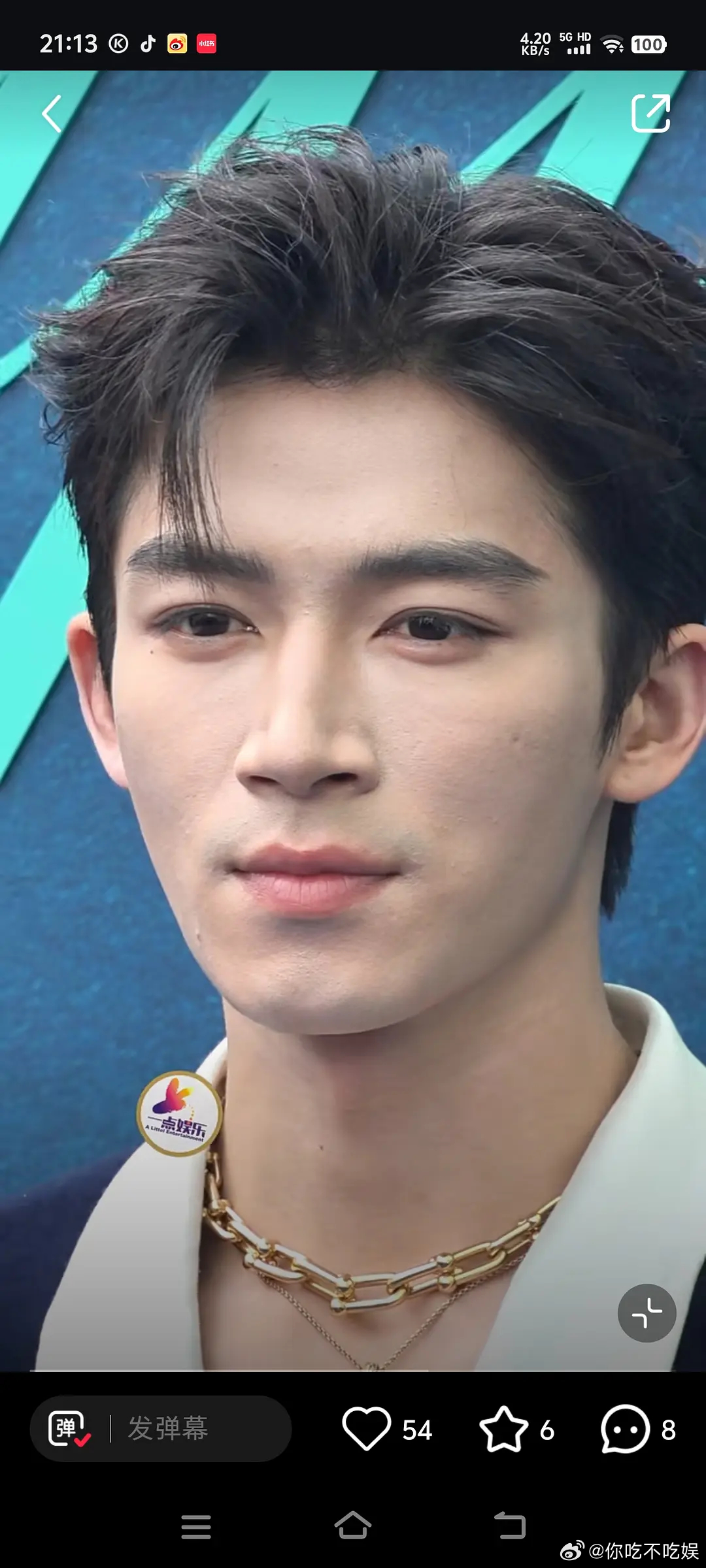 王星越的怼脸镜头真的也太真实了，该做做保养了。 