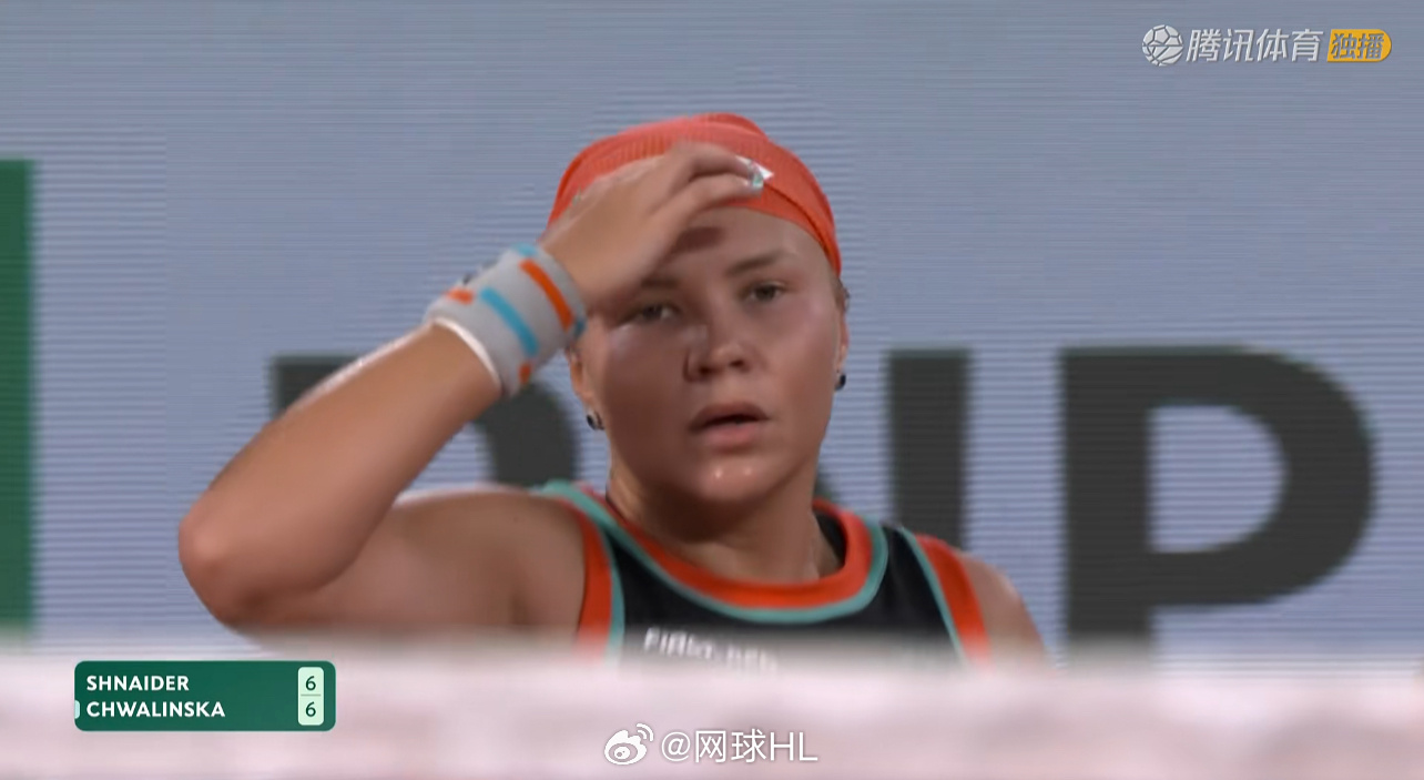 比赛很激烈，大家希望谁进决赛？施耐德vs赫瓦林斯卡wta