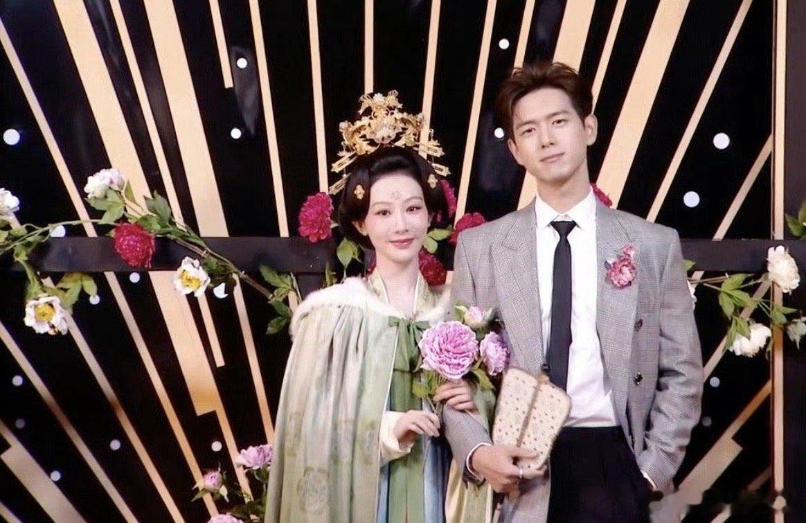 纯元cp的婚礼现场[666] 