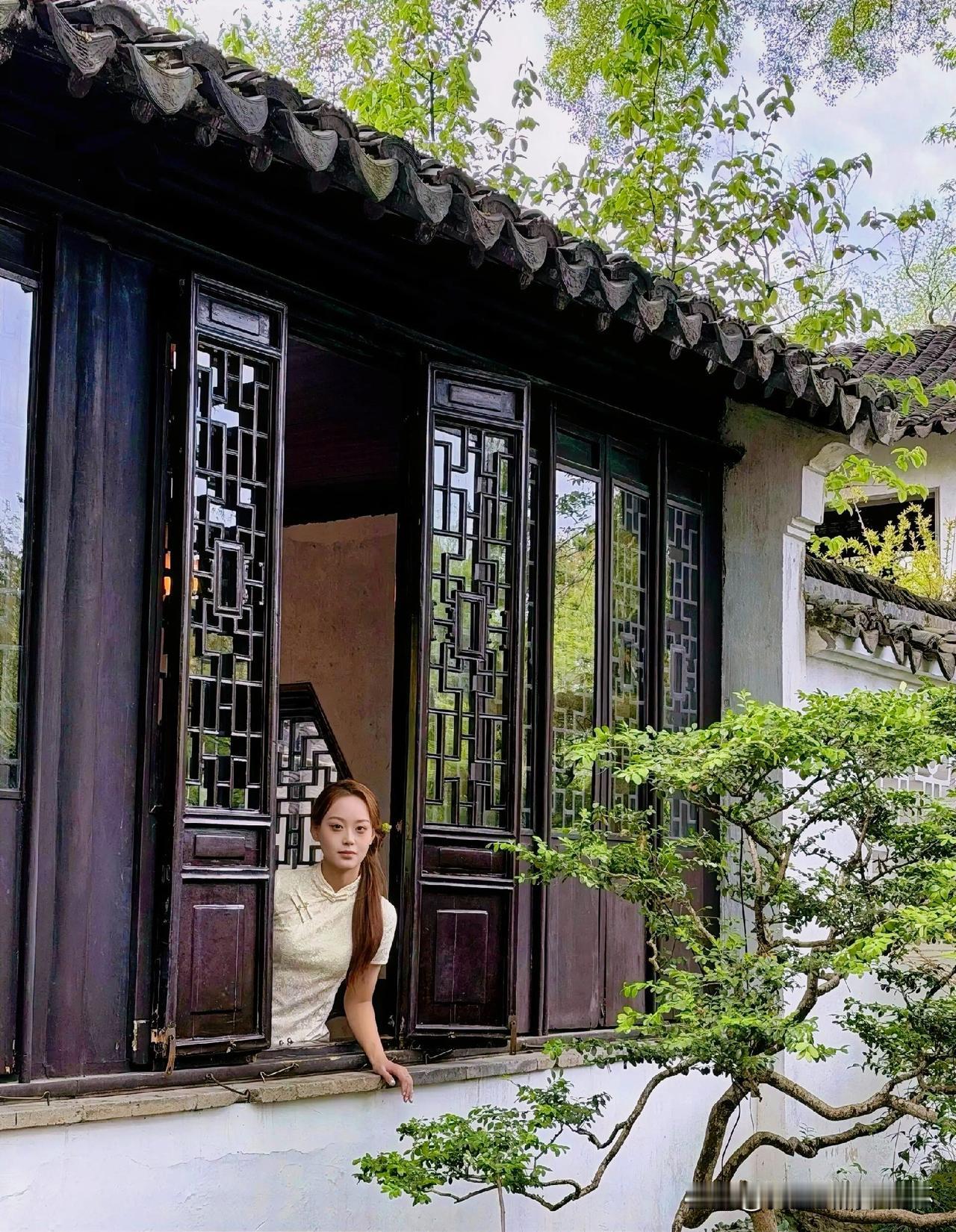 下联：一窗灯火暖人心
上联：有请雅士[玫瑰][玫瑰][玫瑰]