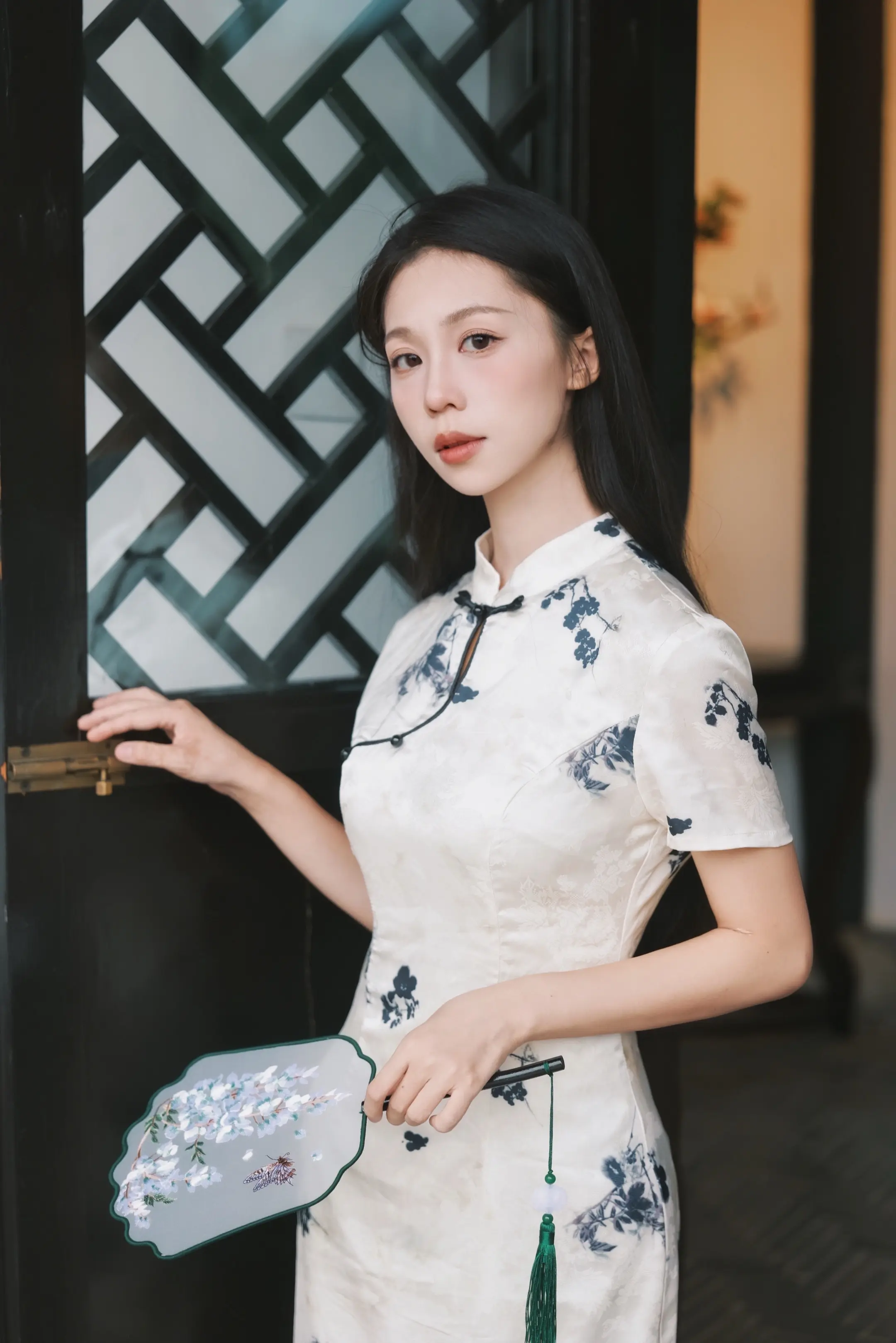 青花入衣，俗世可赦。