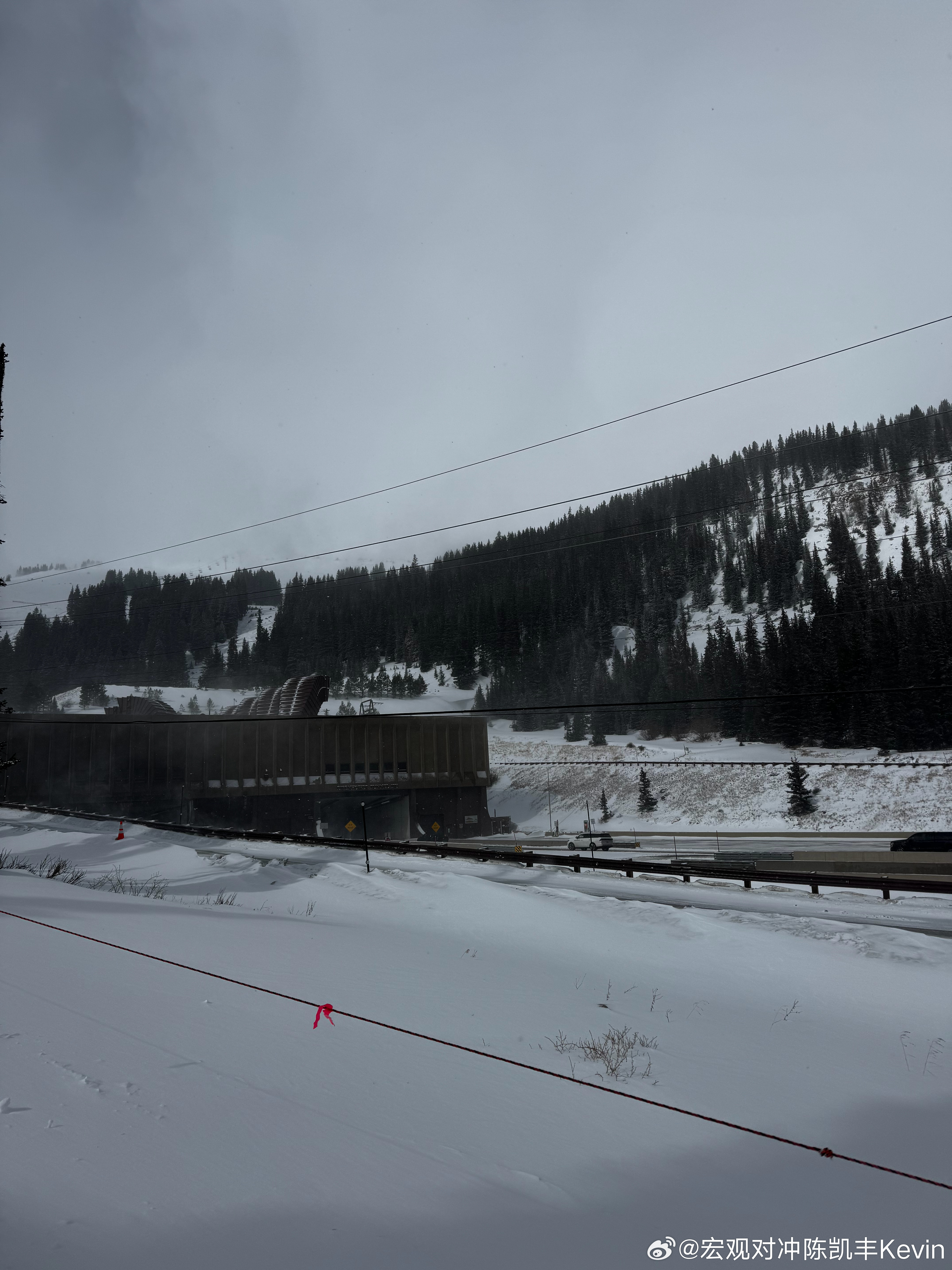 美股发生了什么变化？在诸多地缘政治和政策新闻的冲击下，市场走势平稳：受伊朗局势紧