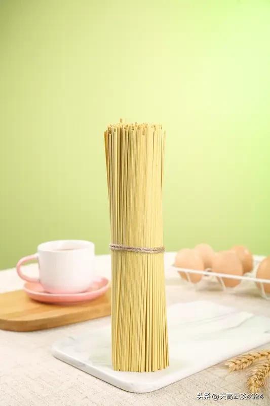 医生：长期吃挂面可能增加高血压风险 看到“医生：长期吃挂面可能增加高血压风险”这