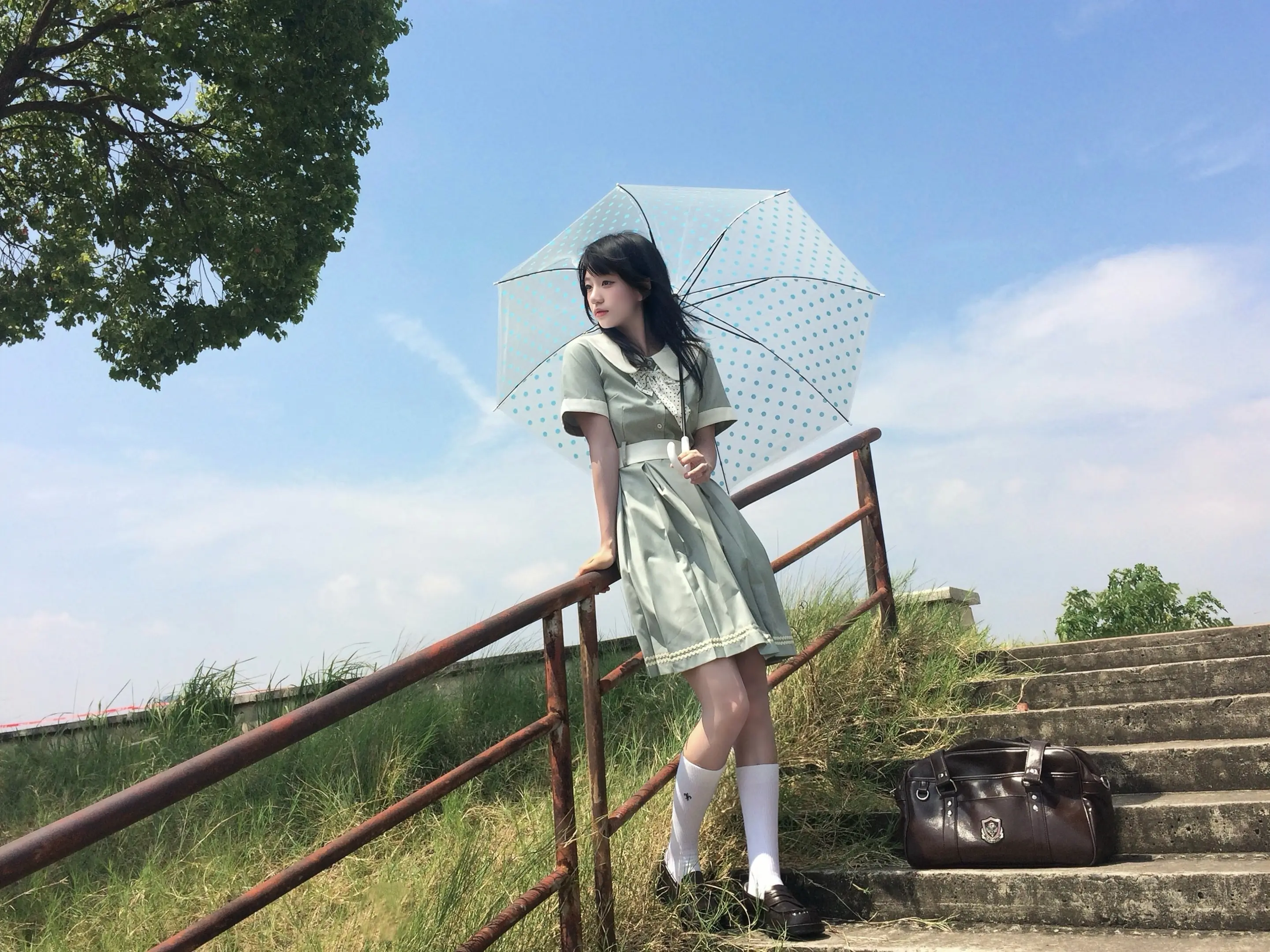 天空是倒置的海。