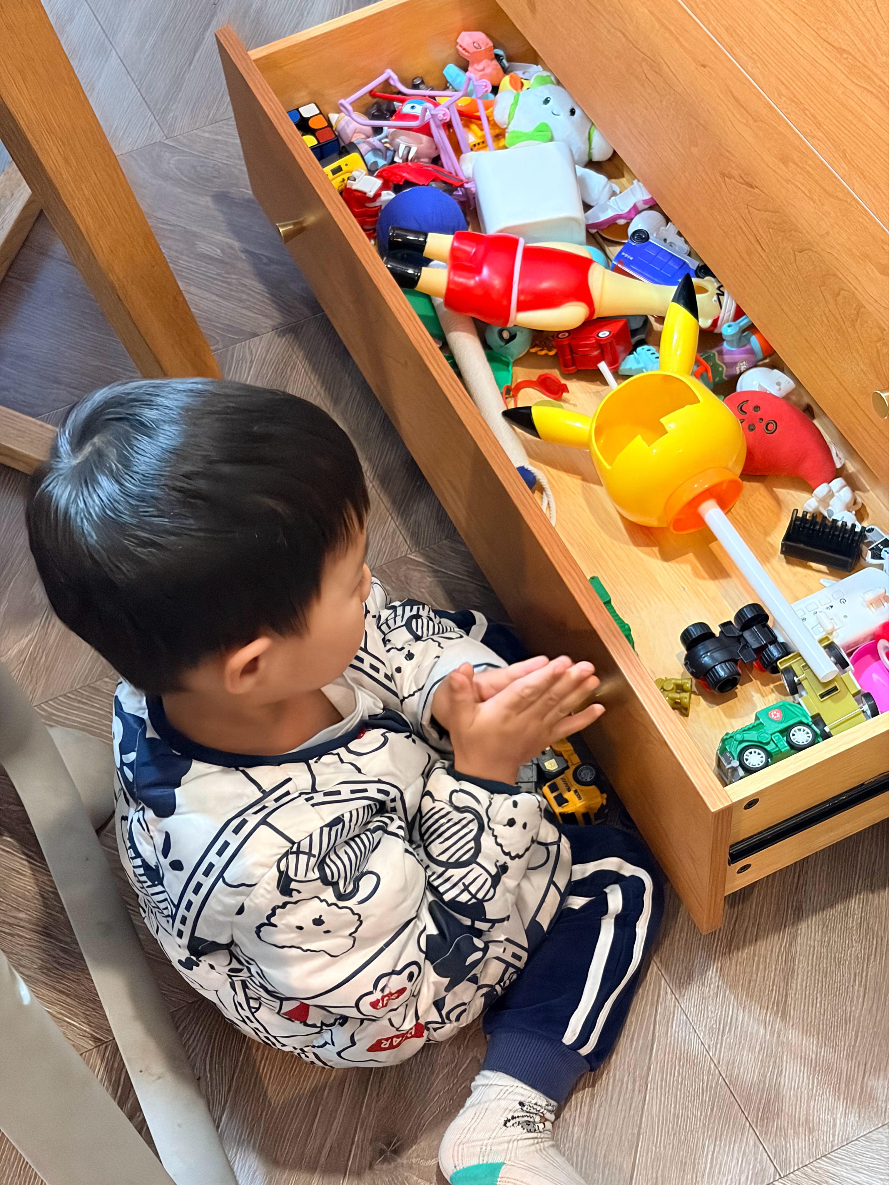 雾都奶爸 之前我说我儿是个不会延迟满足的人，我说错了，他甚至是一个绝对超前消费的