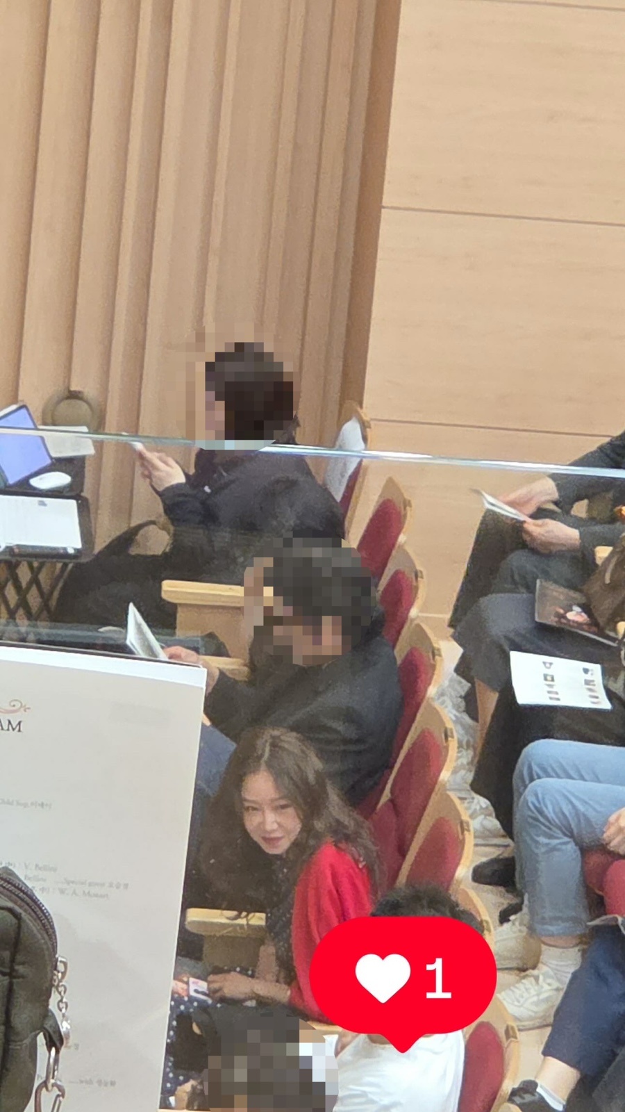 博主之前去首尔艺术殿堂看演出见到了孔晓振 时间不详“超级漂亮（就是想炫耀一下）”