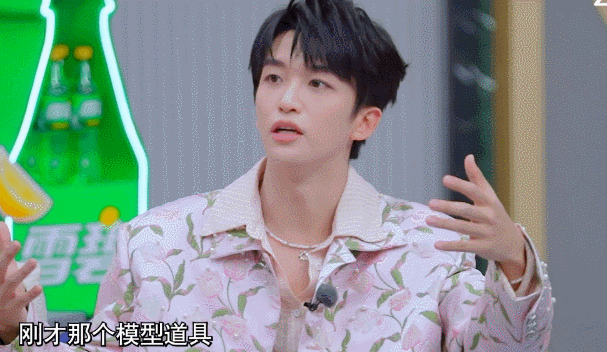 黄子弘凡的车里怎么有两个杨迪 黄子弘凡和抠图杨迪简直是搞笑天花板！明明一个是抠图