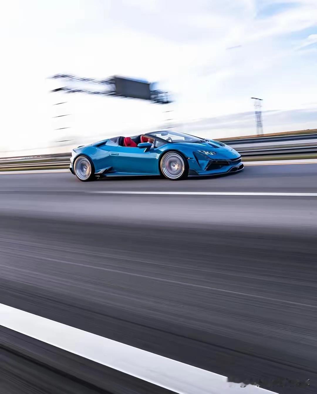 飓风EVO Spyder一般指兰博基尼Huracán EVO Spyder，它是