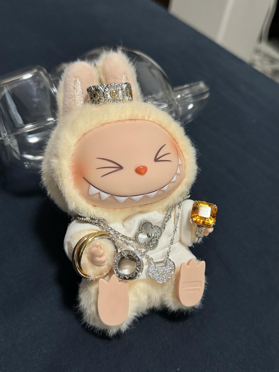 Labubu贵妇版