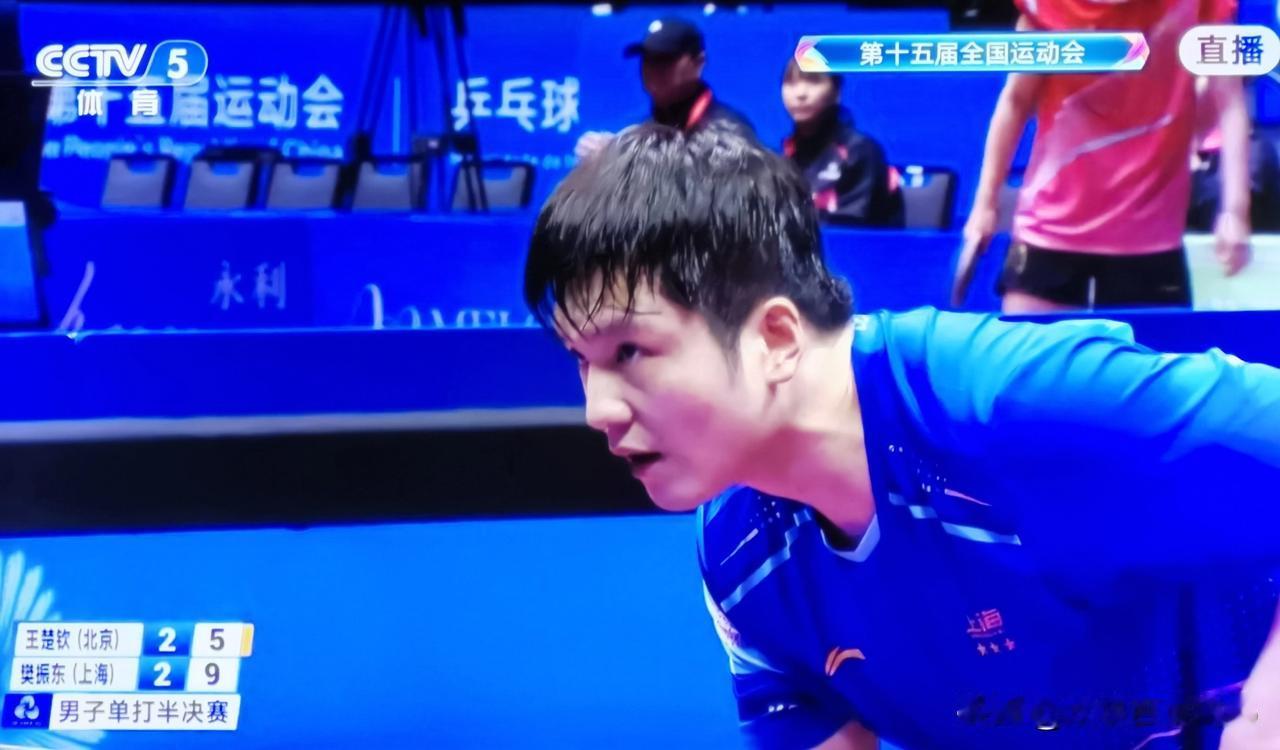 王楚钦惜败原因有三！
一，场上应对能力不足。开始后，王楚钦火力全开，用“调正打反