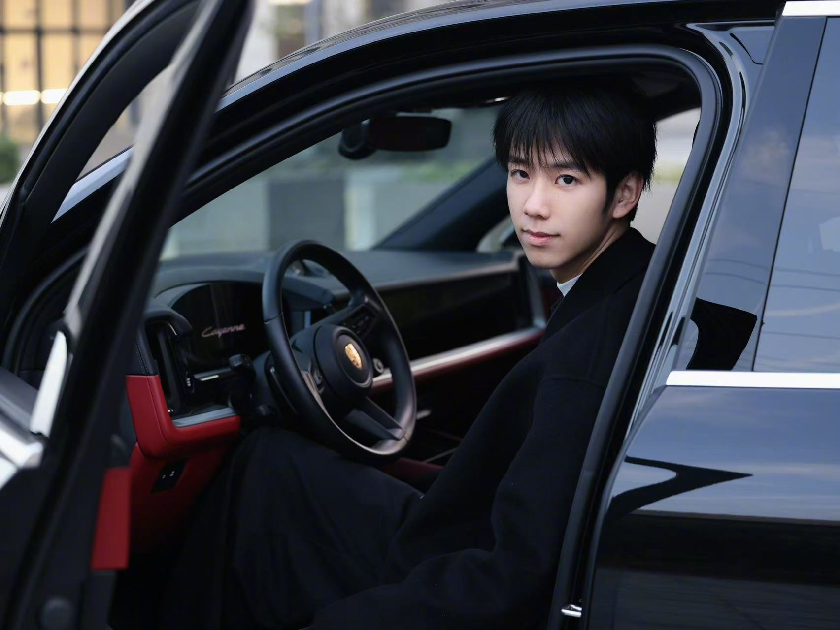 不是对你没感觉，是你没开保时捷！