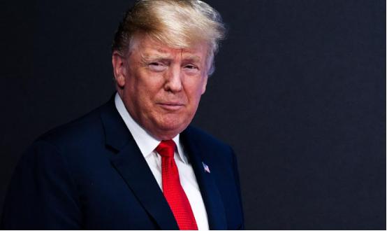 特朗普这次是真的掉进历史的大坑里了！哪怕他有通天的本事，也挡不住这铺天盖地的倒霉