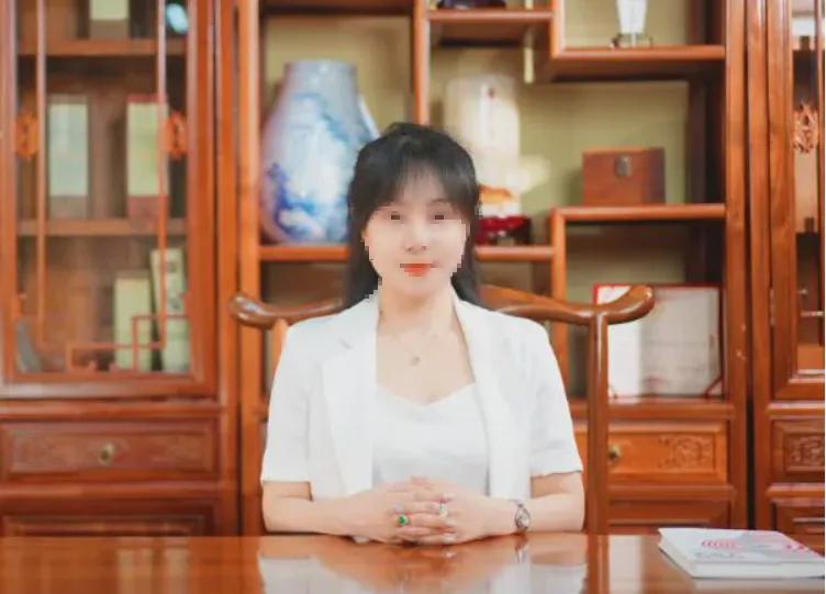 女老板不愿赔付员工五万元，结果惨遭杀害！对中产阶层而言，五万元着实不算多，可对穷