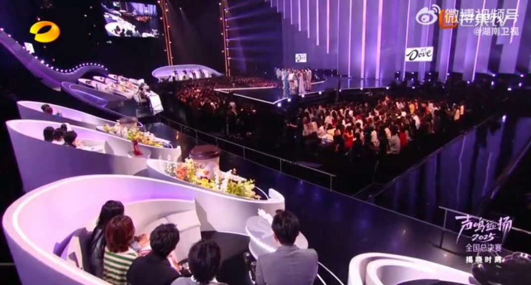 何老师每期一个名场面，却总能轻松拿捏，不愧是控场天花板！ 