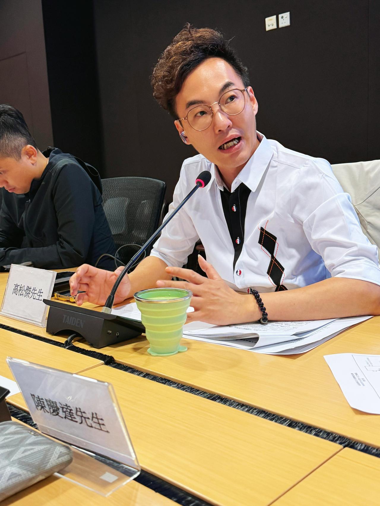 九龙城区议会辖下社区参与及文化康乐委员会第十五次会议

高Sir下午出席九龙城区