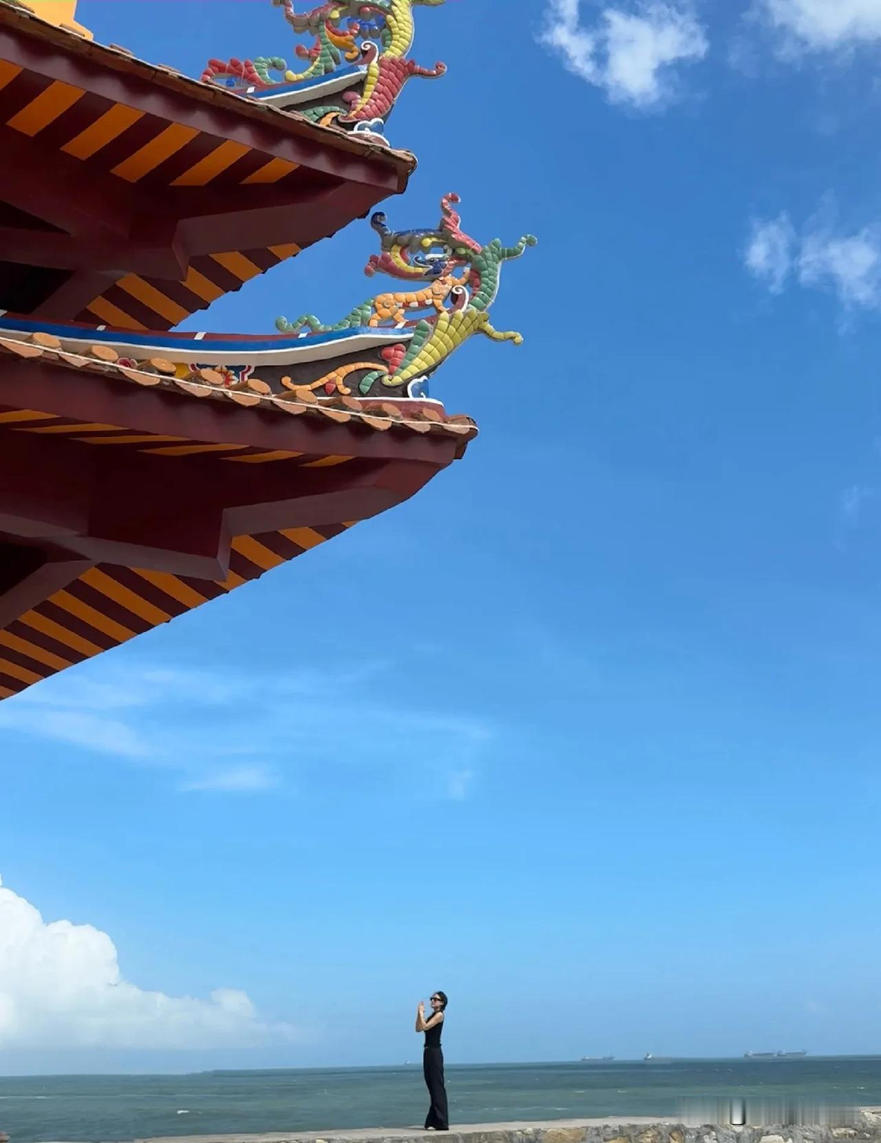 2025年这大半年都要过去了，似乎世界又回到了曾经掠夺的世界了。美国今天发布了轰