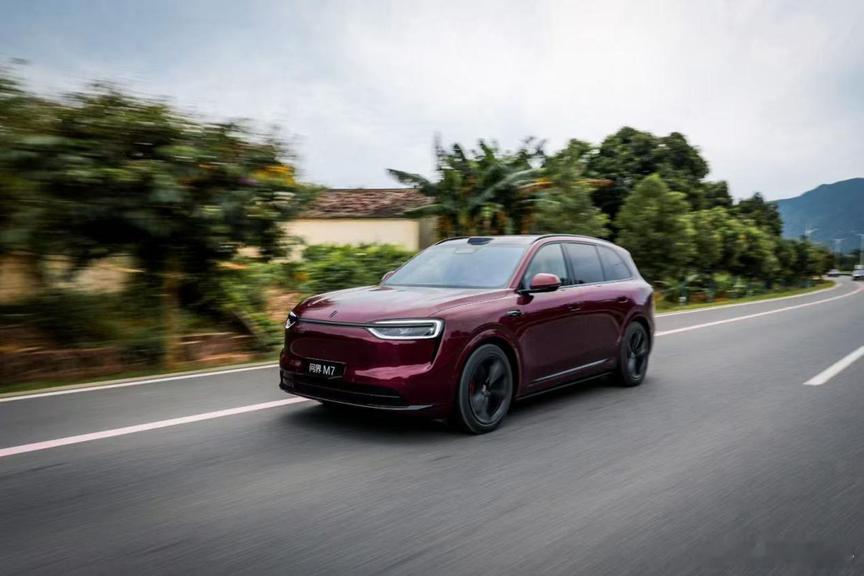 上周轻轻试了搭载华为ADS4的问界Ｍ7，视频还来不及出，但还是先用文字吹几句，不