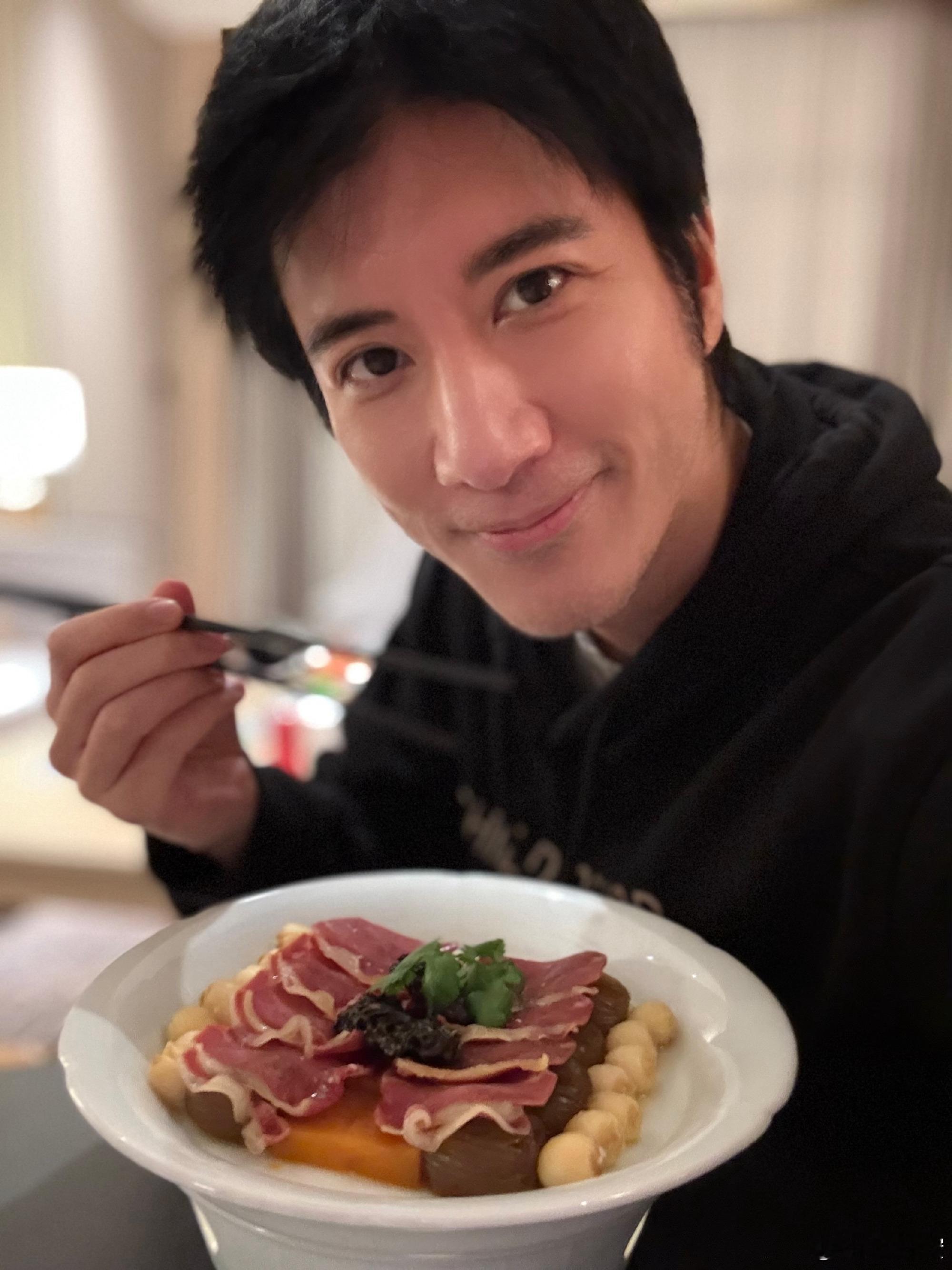 王力宏官宣个人巡回演唱会  久违的幸福，明年我们个唱见，一起尽情狂欢[心] 