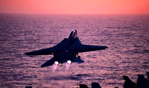 猫宁。紫色的海，蓝色的F-14大猫