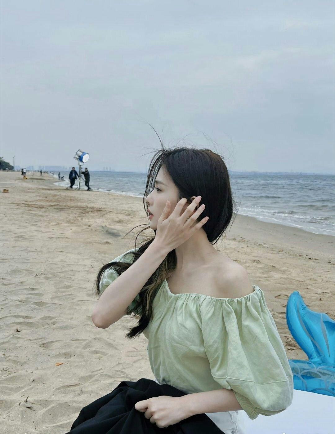 白鹿超话 🍐白鹿莫离 🍐白鹿叶璃 🍐

对我来说，爱的时刻，藏在每一个闪光
