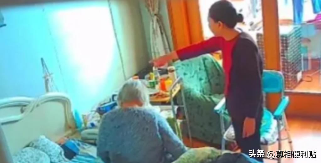 保姆要逆天了！上海一女子回国探望94岁公婆，保姆却扭扭捏捏不让进门，女子觉得奇怪