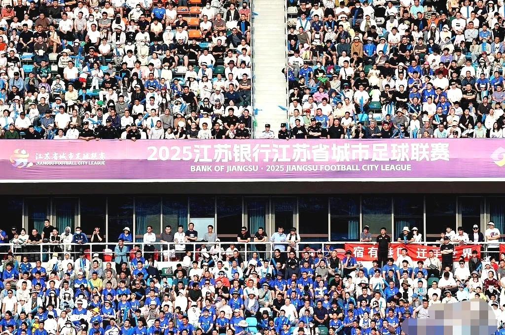 苏超牛了，单个赞助费已经来到300万。

实不相瞒，这两天才知道苏超居然这么火热