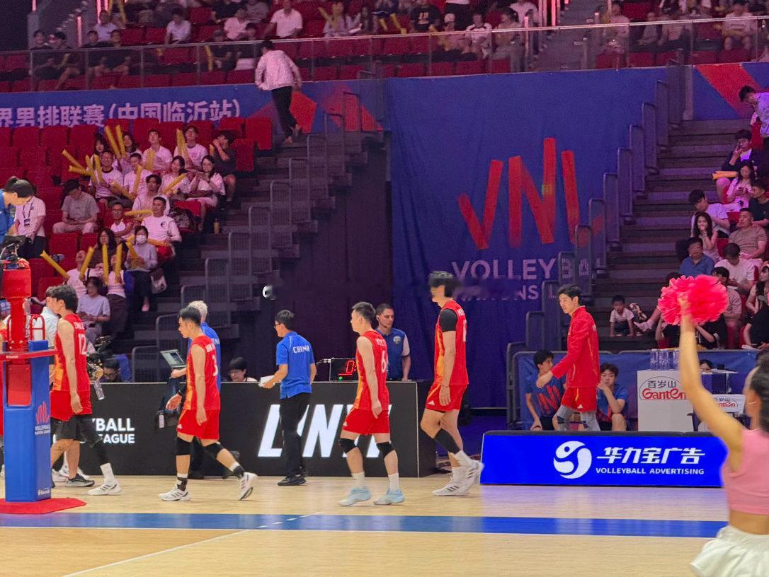 第二局25-21拿下，1-1中国男排vs乌克兰男排2026世界男排联赛